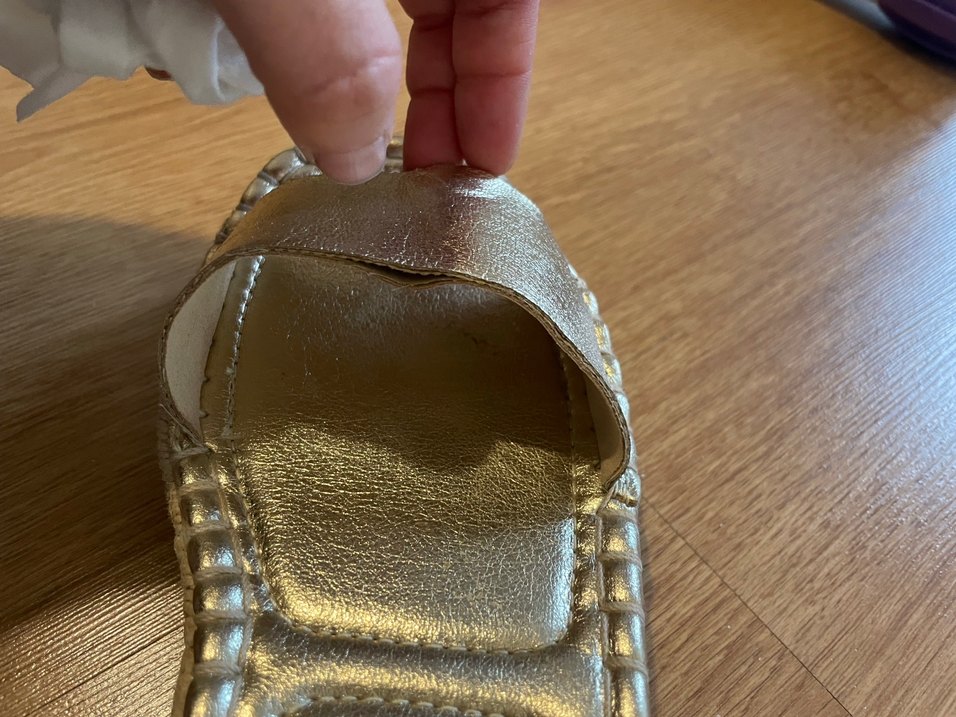 Altın Renkli Deri Dolgu Topuklu Sandalet - Görsel 4