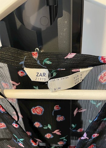 Çiçek Desenli Fırfırlı V Yaka Bluz - Görsel 2