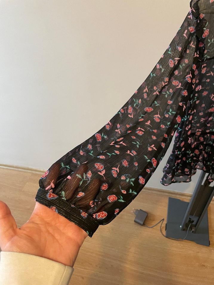 Çiçek Desenli Fırfırlı V Yaka Bluz - Görsel 3