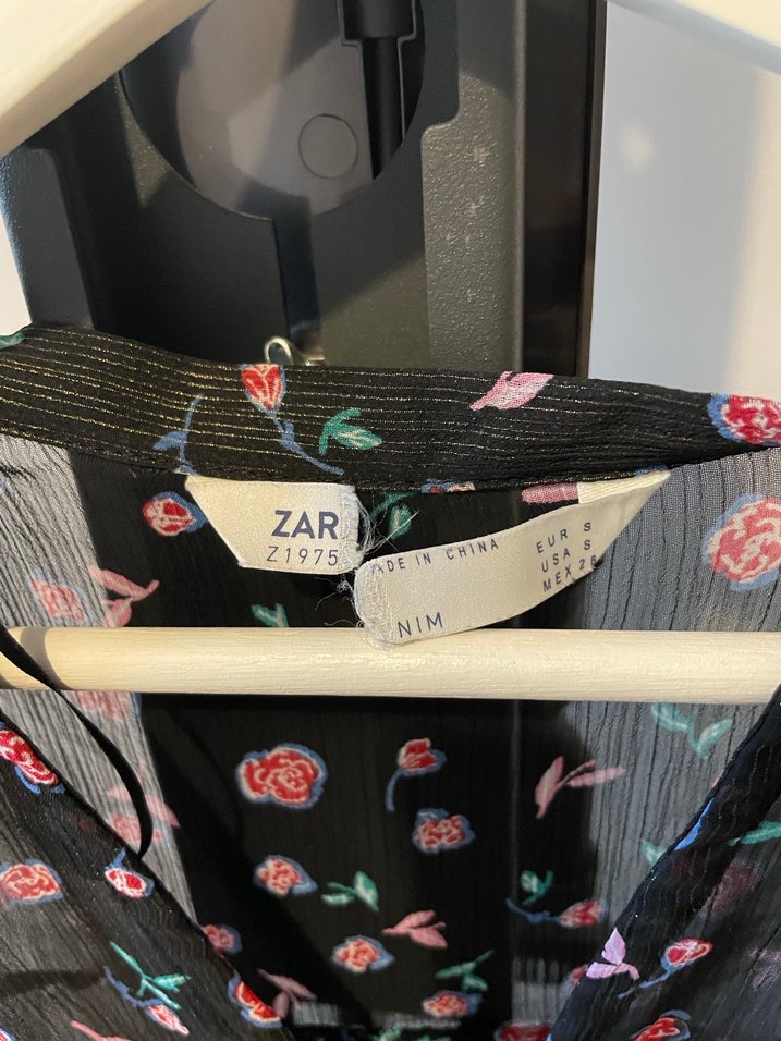 Çiçek Desenli Fırfırlı V Yaka Bluz - Görsel 2