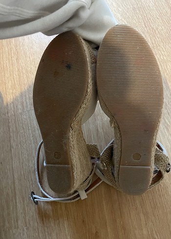 Bej Süet Dolgu Topuklu Kadın Sandalet - Görsel 4