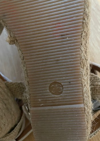 Bej Süet Dolgu Topuklu Kadın Sandalet - Görsel 3