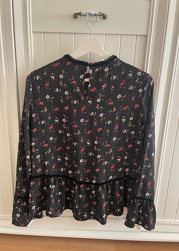 Zara Siyah Çiçekli Uzun Kollu Fırfırlı Bluz
