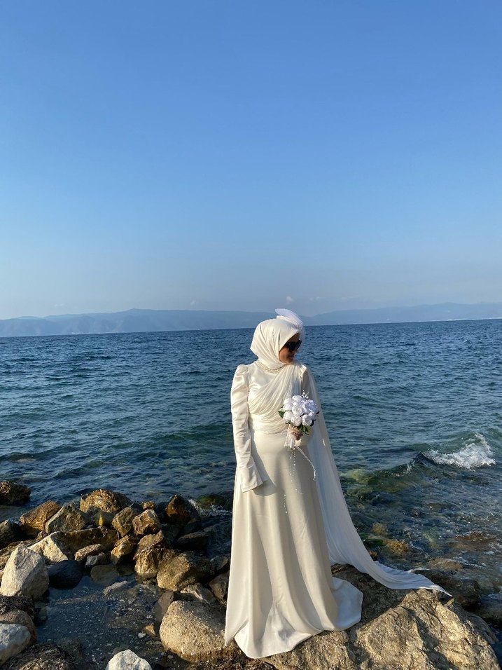 Beyaz Drapeli Uzun Kollu Kadın Abiye - Görsel 4