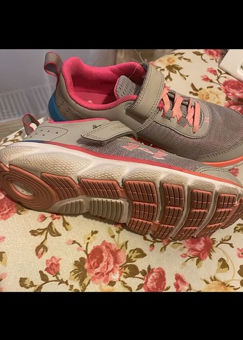 Under Armour marka orjınal  Çocuk Pembe Gri Spor Ayakkabı Velcr - Görsel 4