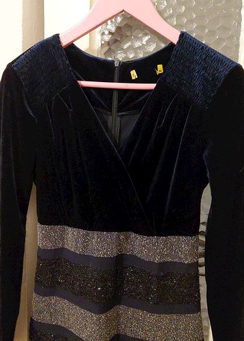 V Yaka Siyah Kadın Midi Elbise - Görsel 4