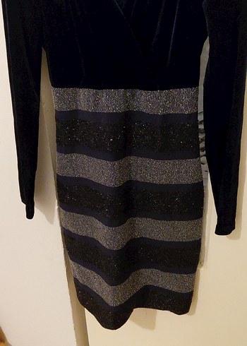 V Yaka Siyah Kadın Midi Elbise - Görsel 3