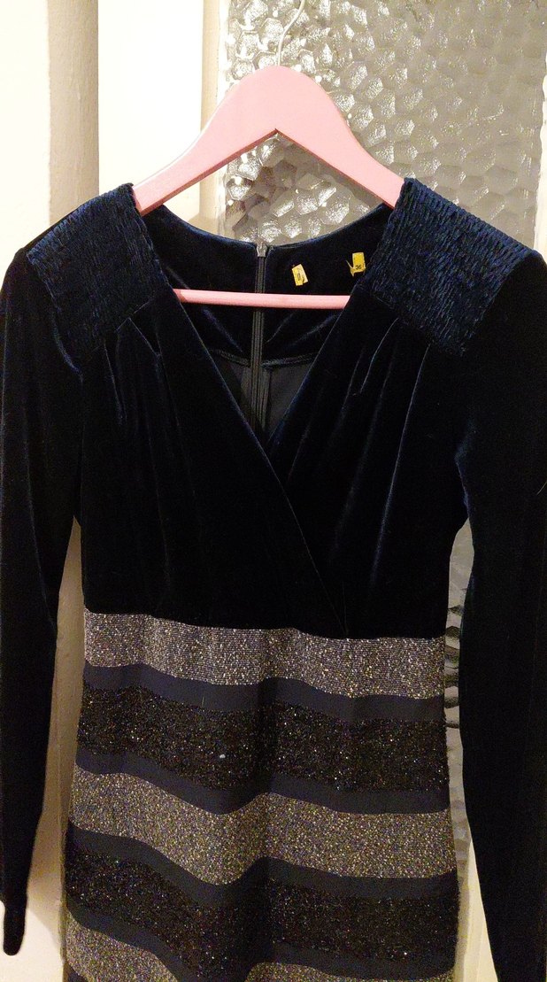 V Yaka Siyah Kadın Midi Elbise - Görsel 4