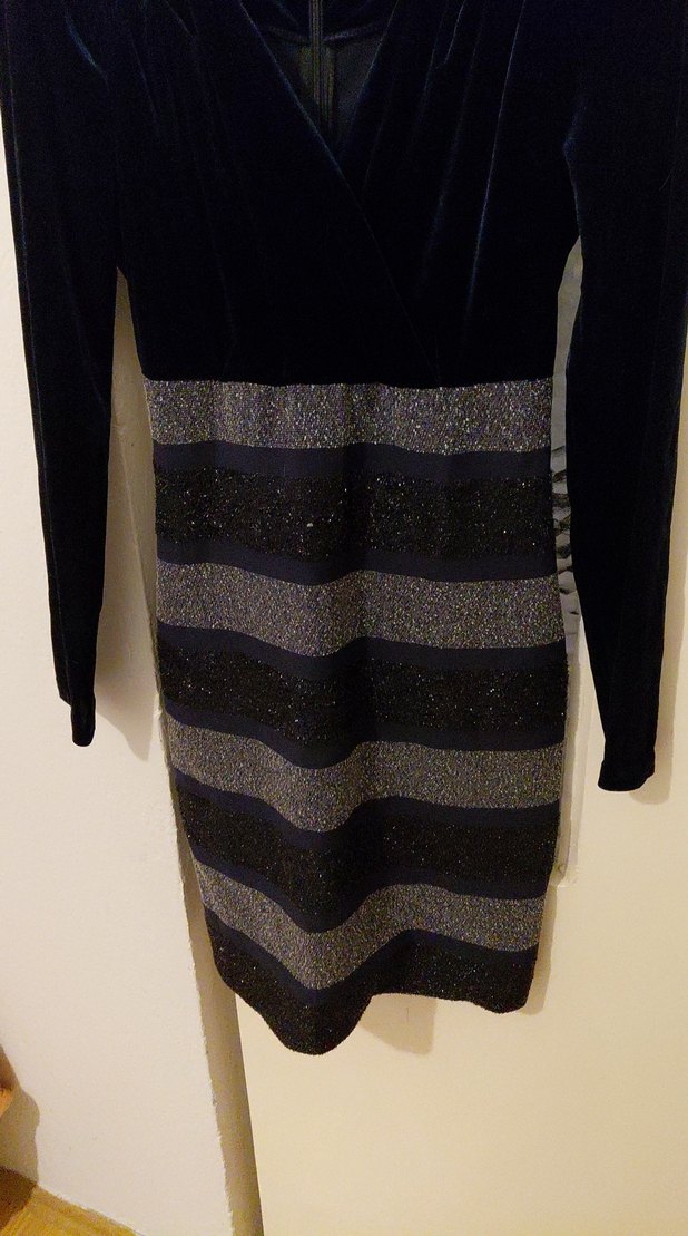 V Yaka Siyah Kadın Midi Elbise - Görsel 3