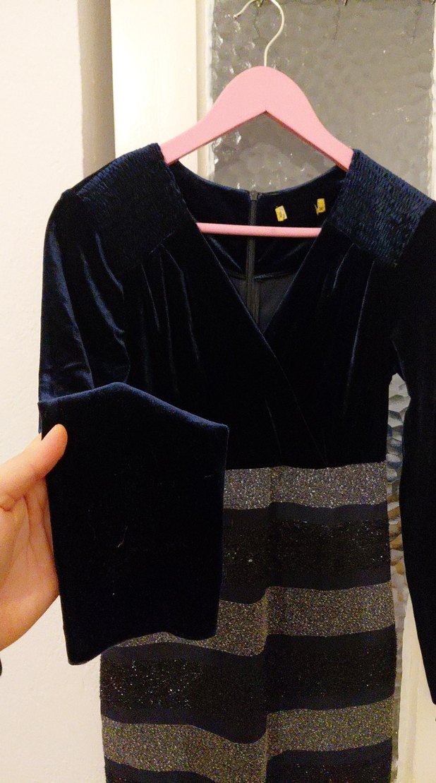 V Yaka Siyah Kadın Midi Elbise - Görsel 2