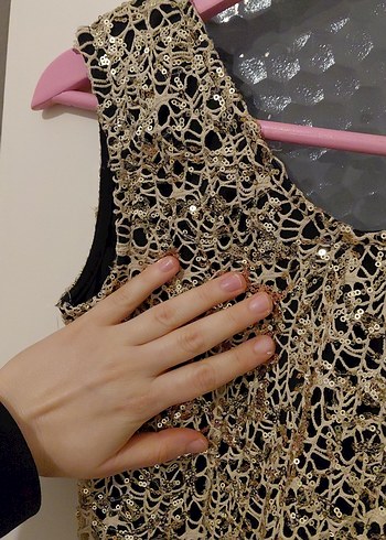 Altın Renkli Dantel İşlemeli Midi Elbise - Görsel 2