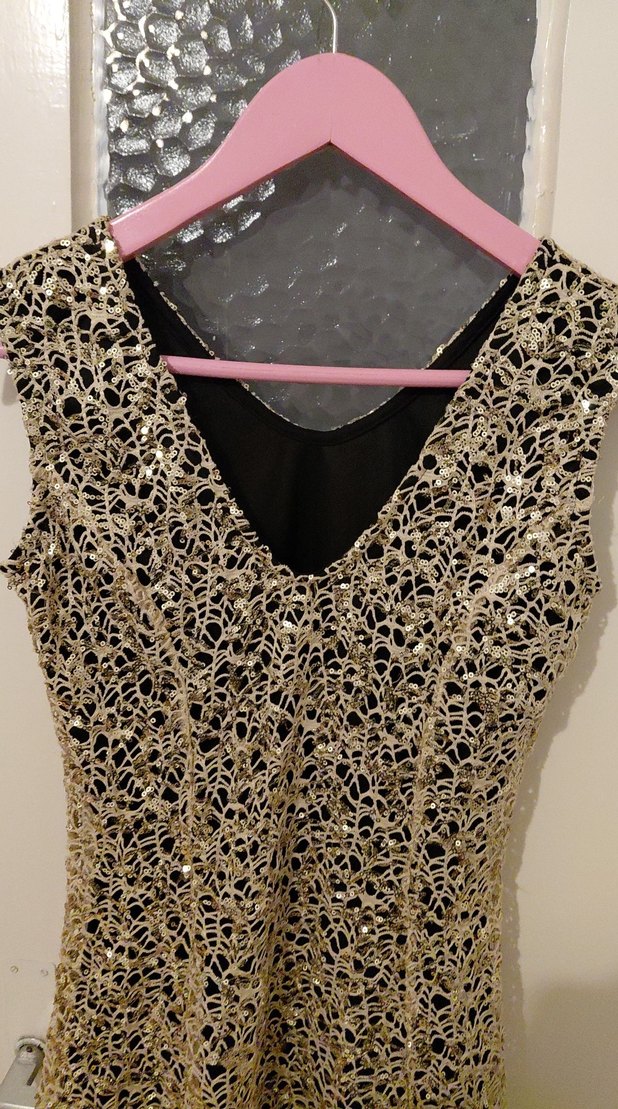 Altın Renkli Dantel İşlemeli Midi Elbise - Görsel 3