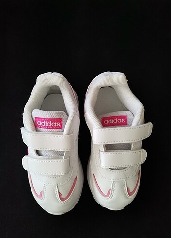 22 Beden Adidas spor ayakkabı