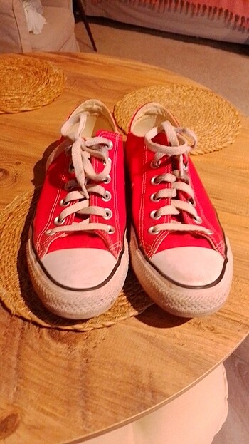 Red converse 