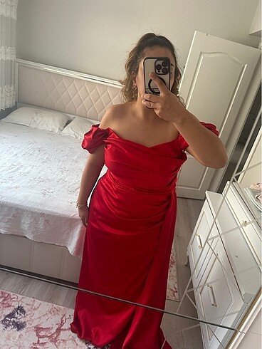 Kırmızı saten abiye