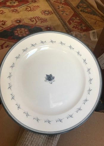 Mavi Çiçek Desenli Beyaz Tabak - Görsel 2