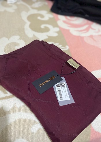 Bordo Saten Kadın Şal - Görsel 3