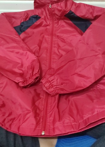 Kırmızı Yağmurluk - Görsel 2