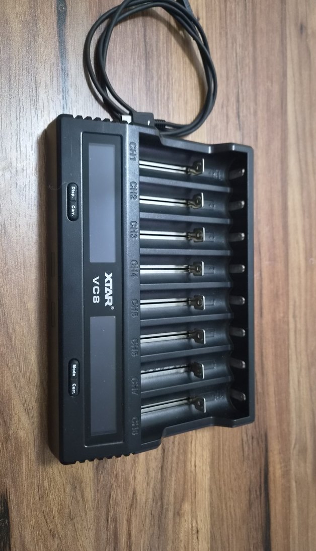 Xtar VC8 8 Bölmeli Akıllı Şarj Cihazı — görsel 2/2