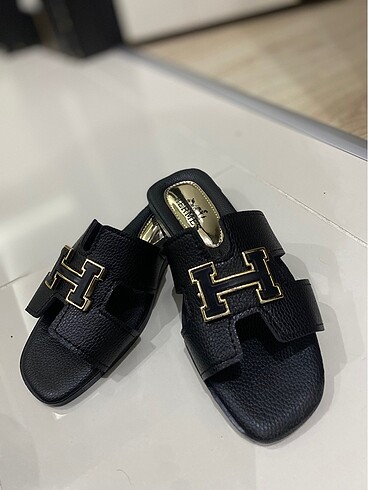 Hermes Hermes siyah deri görünümlü terlik