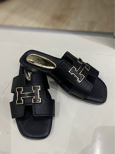 Hermes siyah deri görünümlü terlik