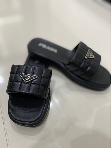 Siyah Prada terlik