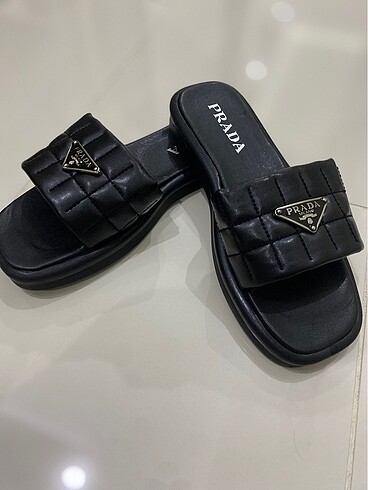 Siyah Prada