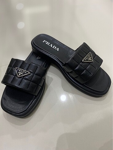 37 Beden Siyah Prada