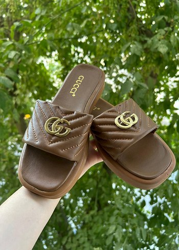 Gucci Kahverengi Deri görünümlü Gucci terlik