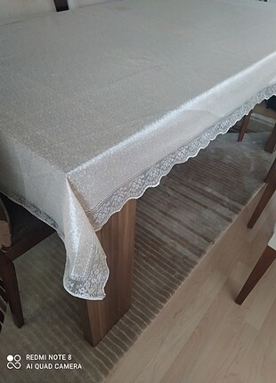 Dertsiz masa örtüsü