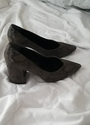 Mio Gusto marka 37 numara 7 cm topuk 
