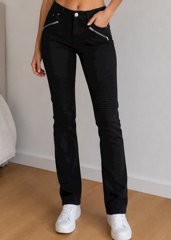 H&M Sehir Stiline Siyah Dar Paca Jean