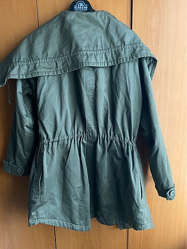 Pull & bear M haki yeşil pelerin yakalı parka trençkot - Görsel 2