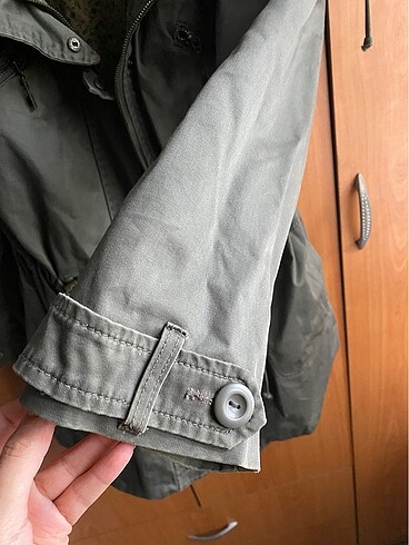 Pull & bear M haki yeşil pelerin yakalı parka trençkot - Görsel 5