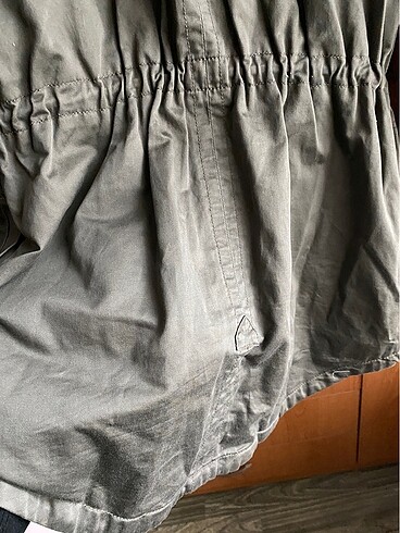 Pull & bear M haki yeşil pelerin yakalı parka trençkot - Görsel 6