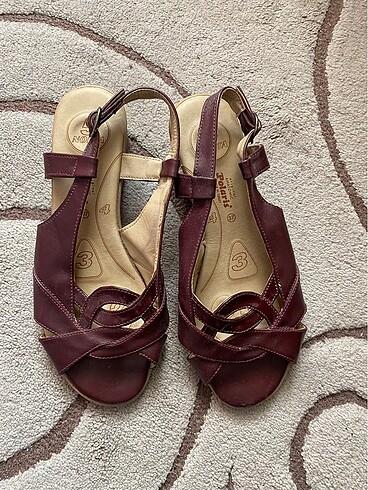 37 Beden Polaris 37 bordo topuklu sandalet