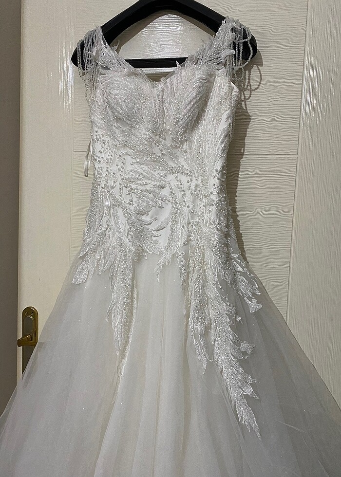 Omuzları taş detaylı gelinlik - Görsel 2