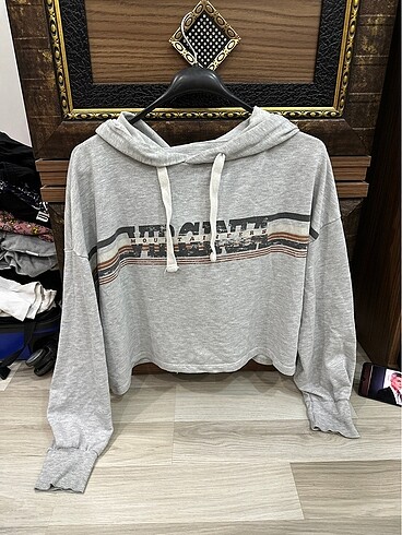 Sweatshirt