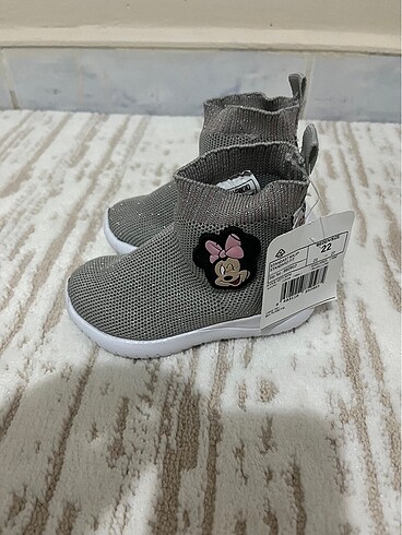 Etiketli kullanılmamış kız bebek ayakkabı