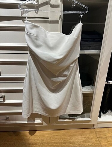 Zara beyaz straplez elbise