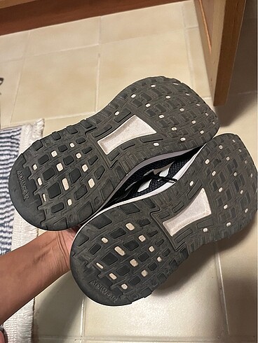 37,5 Beden Adidas spor ayakkabı