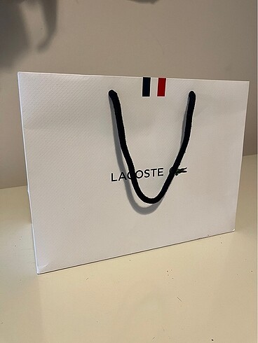 Lacoste Karton Poşet Lacoste Tote %20 İndirimli - Gardrops