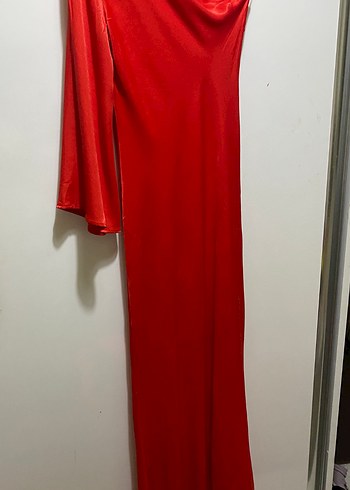 ZARA YENİ ETİKETLİ XS KIRMIZI ELBİSE
