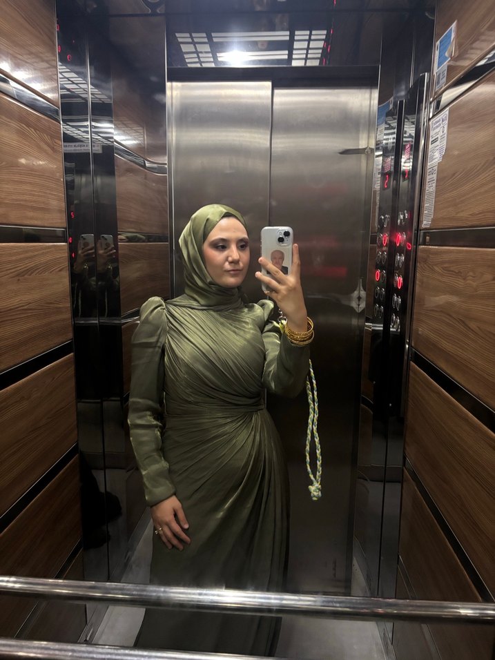 Leyuze marka Haki renk abiye kuyruklu - Görsel 2