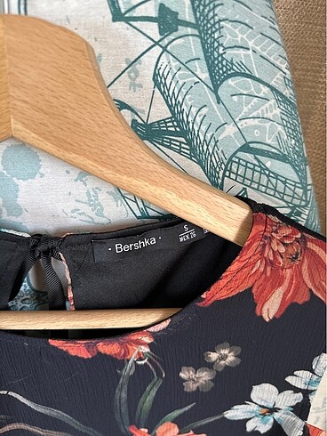 Bershka Elbise