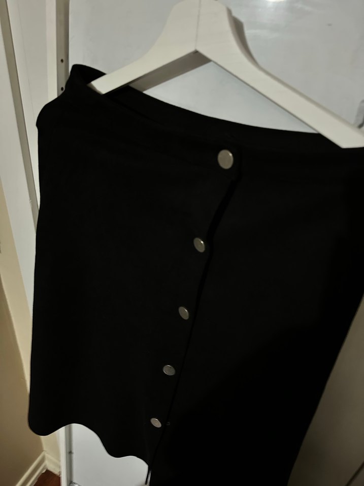 Düğmeli Siyah Midi Etek - Görsel 4