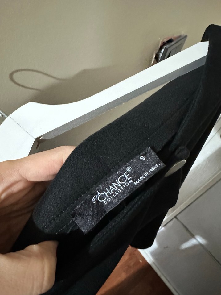 Düğmeli Siyah Midi Etek - Görsel 3