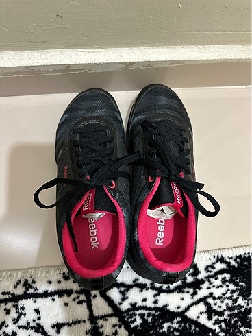 36 Beden siyah Renk Reebok orijinal spor ayakkabı