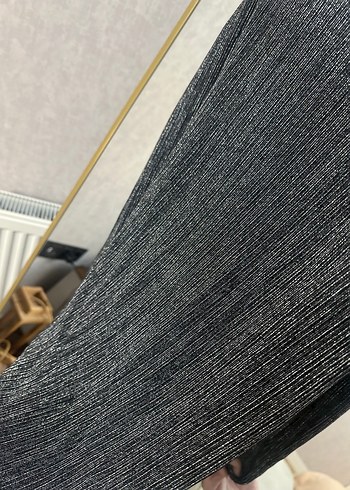 Gri Uzun Piliseli V Yakalı Salaş Elbise - Görsel 4