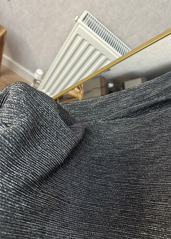 Gri Uzun Piliseli V Yakalı Salaş Elbise - Görsel 3